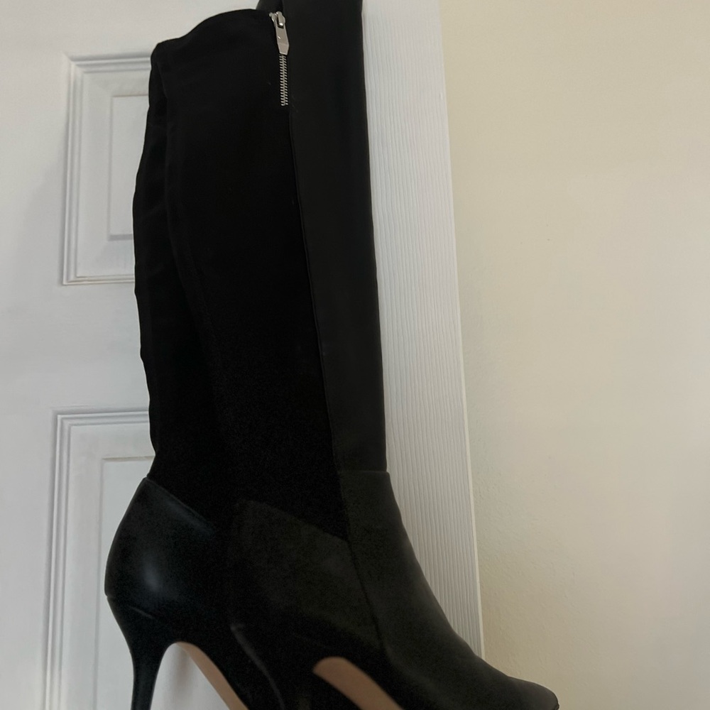 Elegant Black Knee-High Boots
